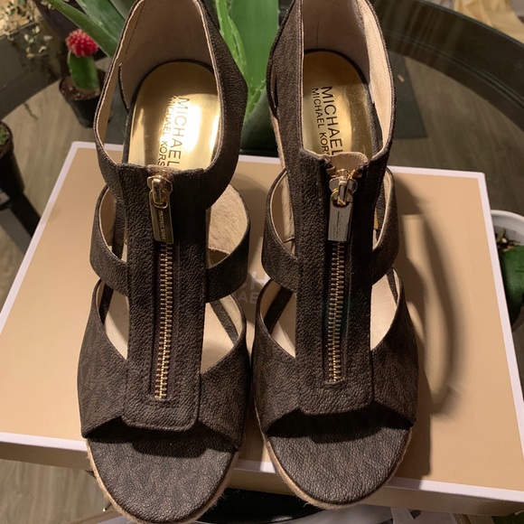 Michael Kors Wedges - Picture 2 of 6